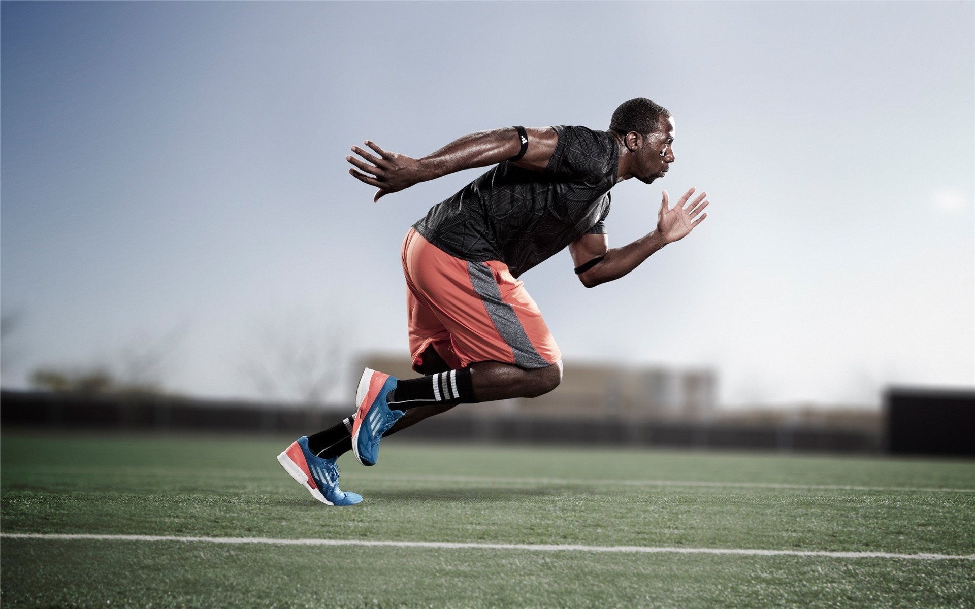 攀岩抱石精英赛 超短线路考验瞬时爆发力